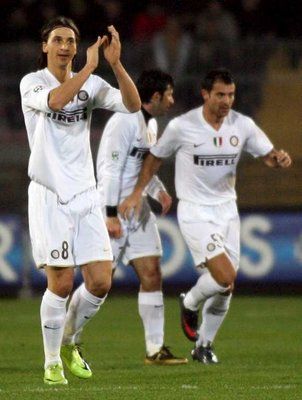 فرحة لاعبي الإنتر بعد الفوز على ليتشي