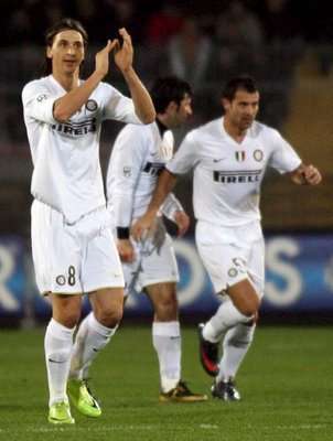 فرحة لاعبي الإنتر بعد الفوز على ليتشي