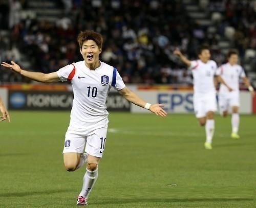 فرحة لاعبو كوريا الجنوبية بعد فوزهم على قطر