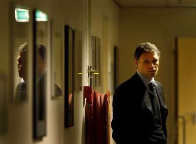 فان باستن وخيبة الامل الواضحة بعد الهزيمة