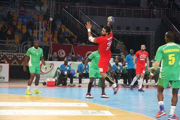 من مباراة تونس والكاميرون
