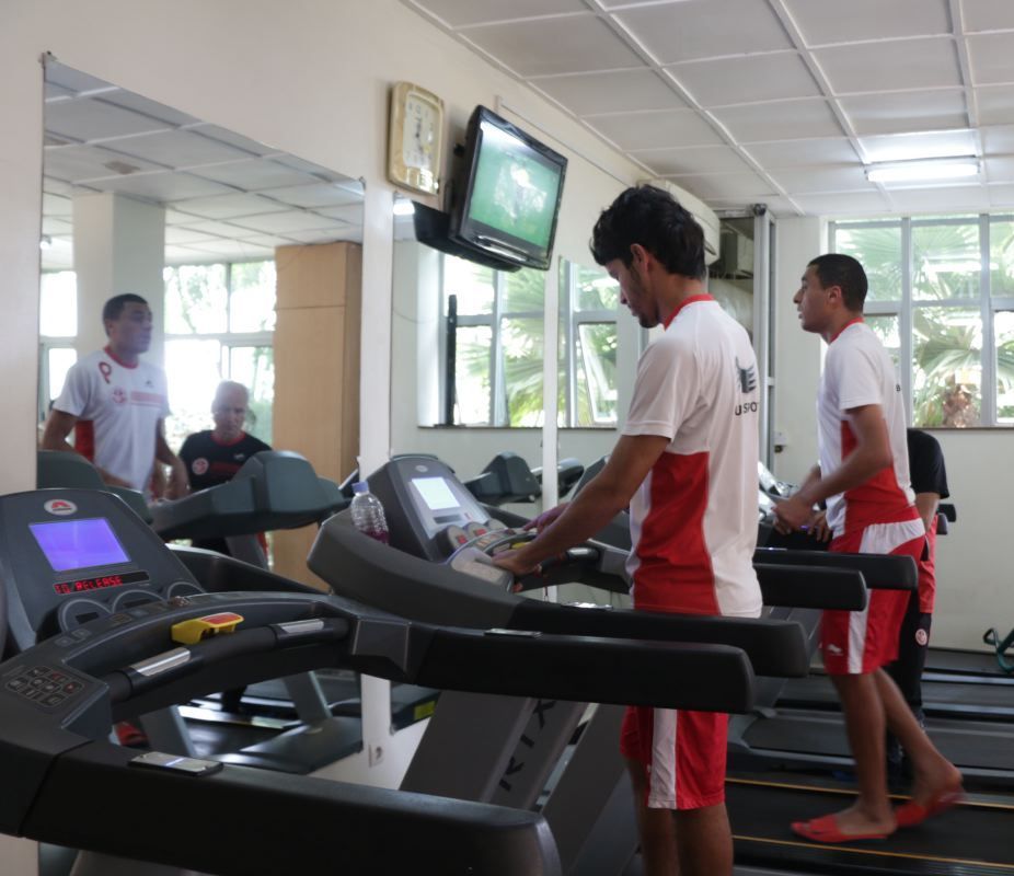 من تدريبات منتخب تونس اليوم بكيغالي بقاعة تقوية العضلات و بالمسبح