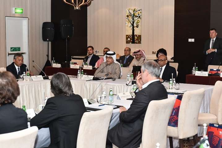 الشيخ سلمان بن ابراهيم يتابع عرض اللجنة العليا للمشاريع والإرث