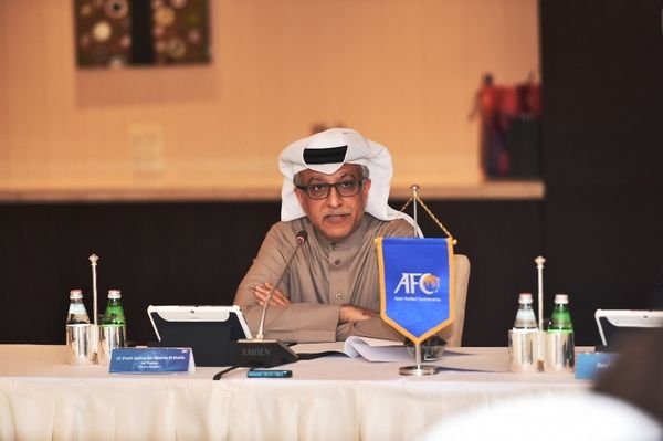 الشيخ سلمان بن ابراهيم يتحدث خلال الاجتماع