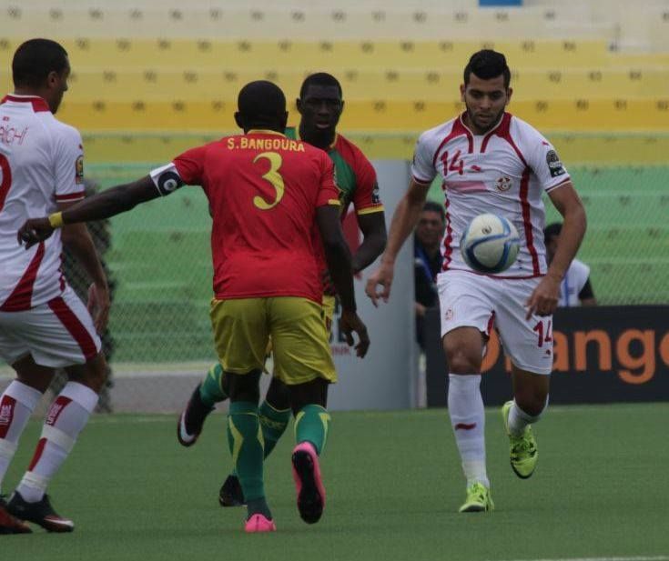  امين بن عمر في مباراة تونس وغينيا في الشان