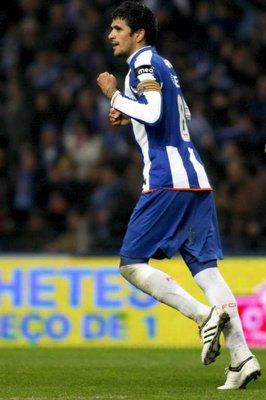 لوتشيو جونزاليس أحرز هدف التعادل لبورتو من ركلة جزاء 