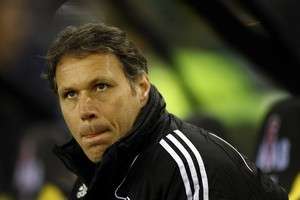 فان باستن في ورطة مع جماهير أياكس