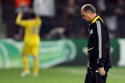 البرازيلي سكولاري خارج الستامفورد بريدج " لسوء الحظ "