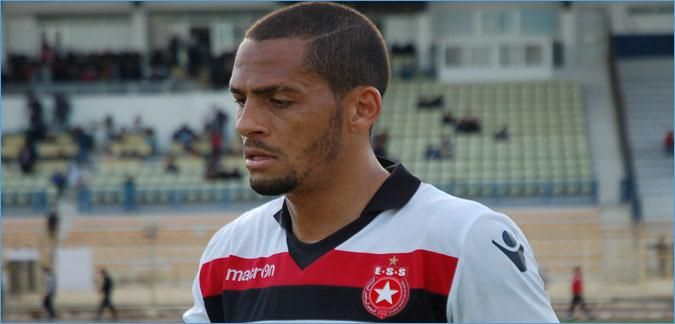  اللاعب البرازيلي اكوستا 
