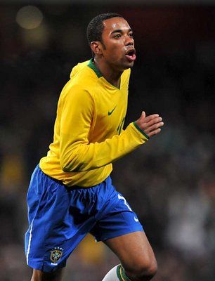 روبينهو يحتفل بهدفه في مرمى بوفون