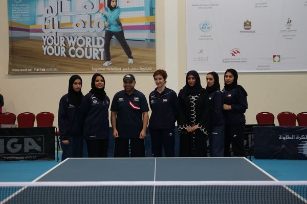 صورة جماعية لفريق نادي سيدات الشارقة لكرة الطاولة