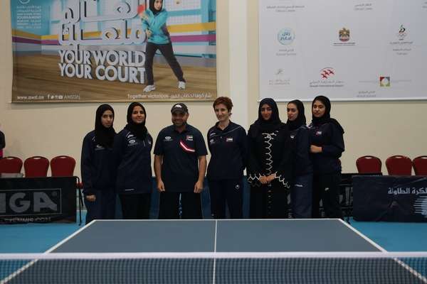 صورة جماعية لفريق نادي سيدات الشارقة لكرة الطاولة