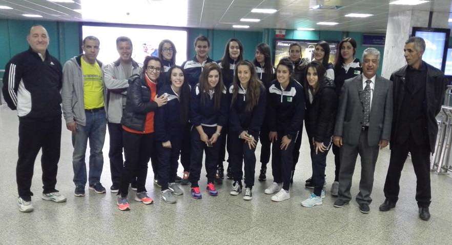 منتخب سيدات الجزائر للطائرة عند وصوله الى مطار تونس قرطاج الدولي