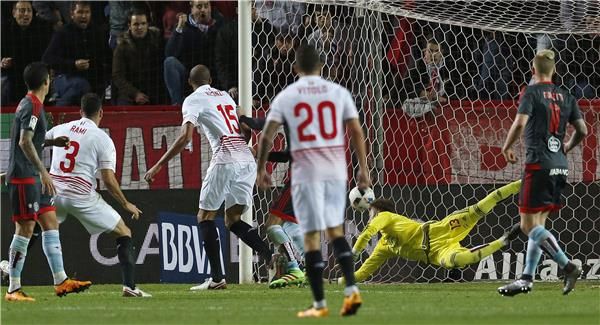 لقطات من المباراة