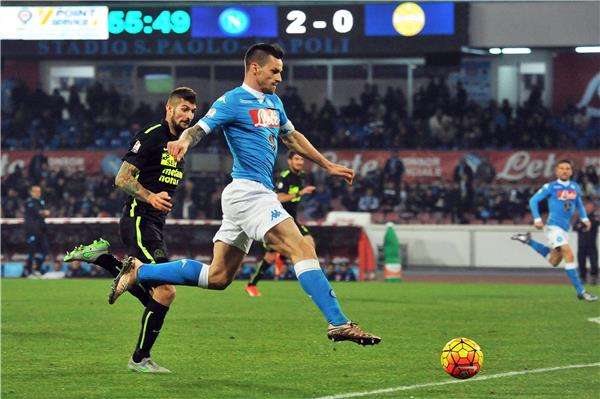 كريستيان ماجيو (يمين)