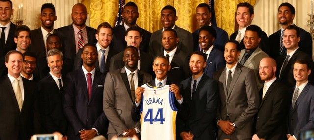 160204152555-president-obama-with-warriors-020416.home-t1