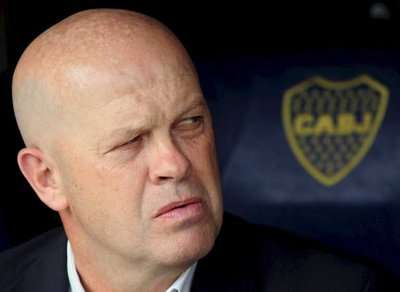 كارلوس ايشيا مدرب بوكاجونيورز