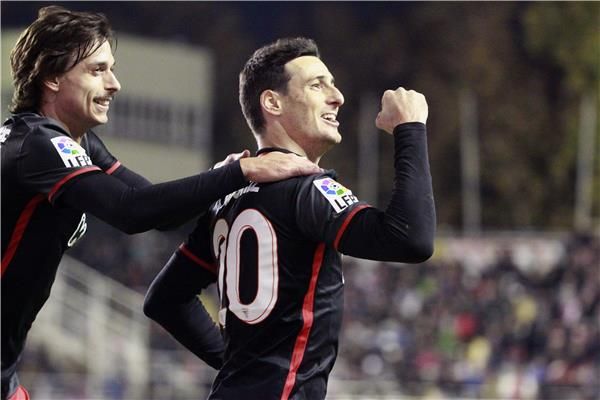  أريتز أدوريز يمين