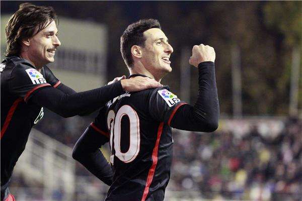  أريتز أدوريز يمين