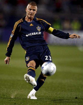 بـيـكـهـام بـقـمـيـص غـالاكـسـي