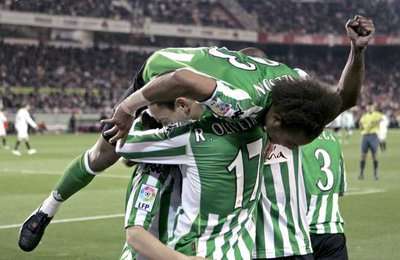 فرعة لاعبي بتيس بالفوز على غريمهم التقليدي نادي اشبيلية نهاية الاسبوع الماضي