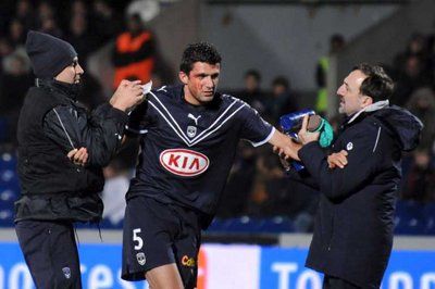لاعب بوردو فريناندو مينيقازو ينفز دماً