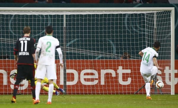 بيتزارو يسجل الهدف الثاني لبريمن من ركلة جزاء