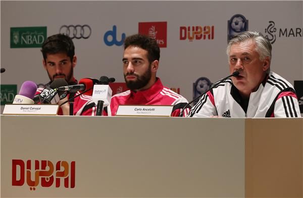 أنشيلوتي إلى جانب داني كارفخال 