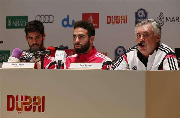 أنشيلوتي إلى جانب داني كارفخال 