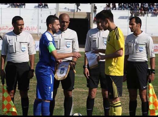 مصافحاً قائد الفريق القيرغيزي قبل المباراة