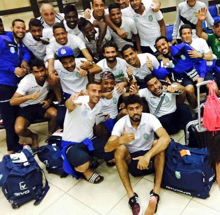 بعثة الملعب القابسي الليلة في مطار باماكو قبل المغادرة 