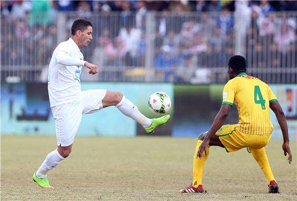 تياجو نيفيز يسار الصورة