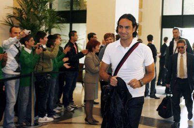 الإيطالي نيستا الذي لم يشارك بأي لقاء رسمي مع فريقه