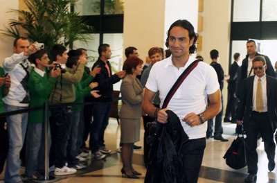 الإيطالي نيستا الذي لم يشارك بأي لقاء رسمي مع فريقه