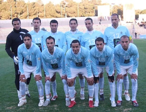 فريق الفيصلي قبل اللقاء وبعدسة كووورة