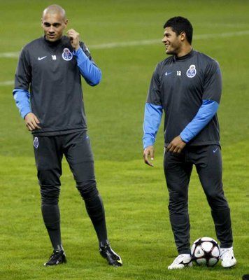 مايكون يسار الصورة