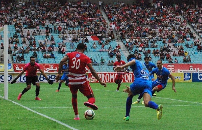 صورة من مباراة الذهاب بين الفريقين