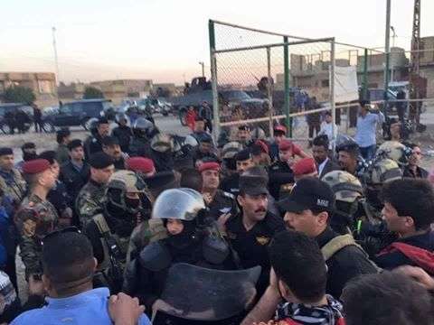 لقطة من الشغب في المباراة