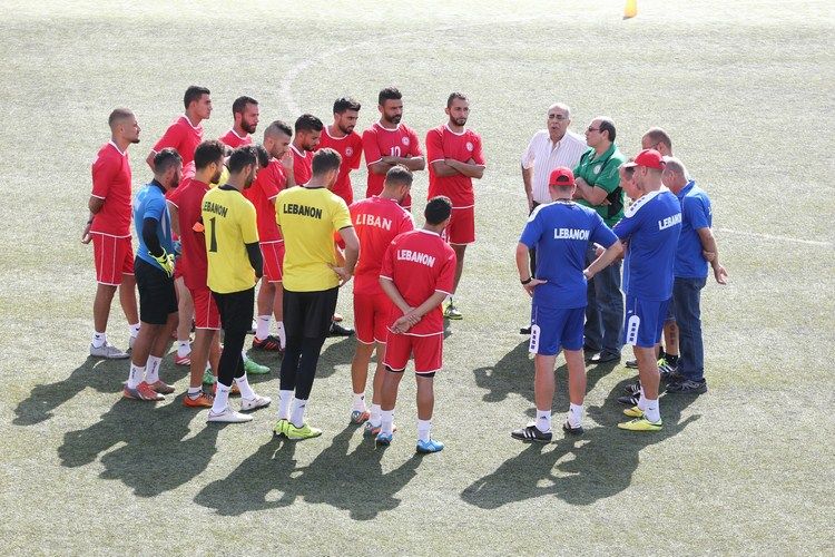 ردولوفيتش واللاعبون خلال حصة تدريبية