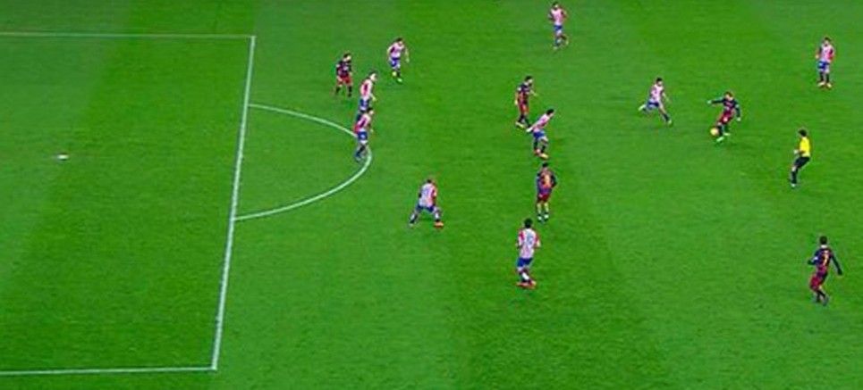 الهدف الثاني لميسي وهو في موقف تسلل