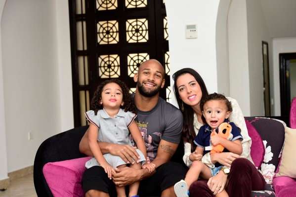 فيليبي باستوس مع عائلته