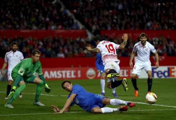2016-02-18t203428z_2079017387_gf10000314231_rtrmadp_3_soccer-europa-sev-mol_reuters