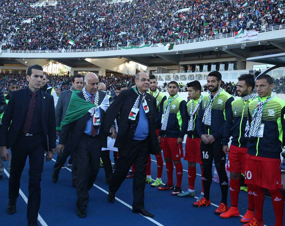 الرجوب ورئيس الاتحاد الجزائري محمد روراوة في الجزائر