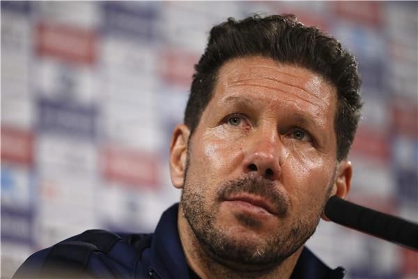 سيميوني خلال الندوة الصحفية