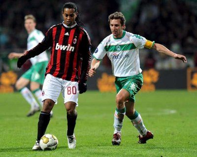 البرازيلي رونالدينيو .. قد يكون الإسم الجديد ضمن قائمة غيابات الميلان