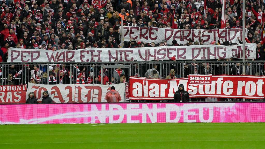 رد جماهير بايرن (بيب لا يعني شيء لنا)