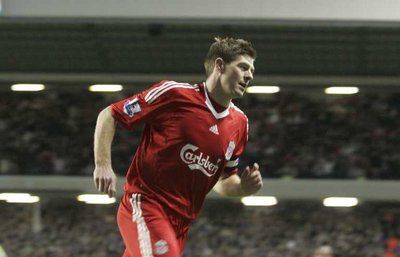 قائد ليفربول جيرارد .. خارج اللقاء