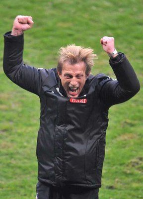 فرحة مدرب كولون بالفوز