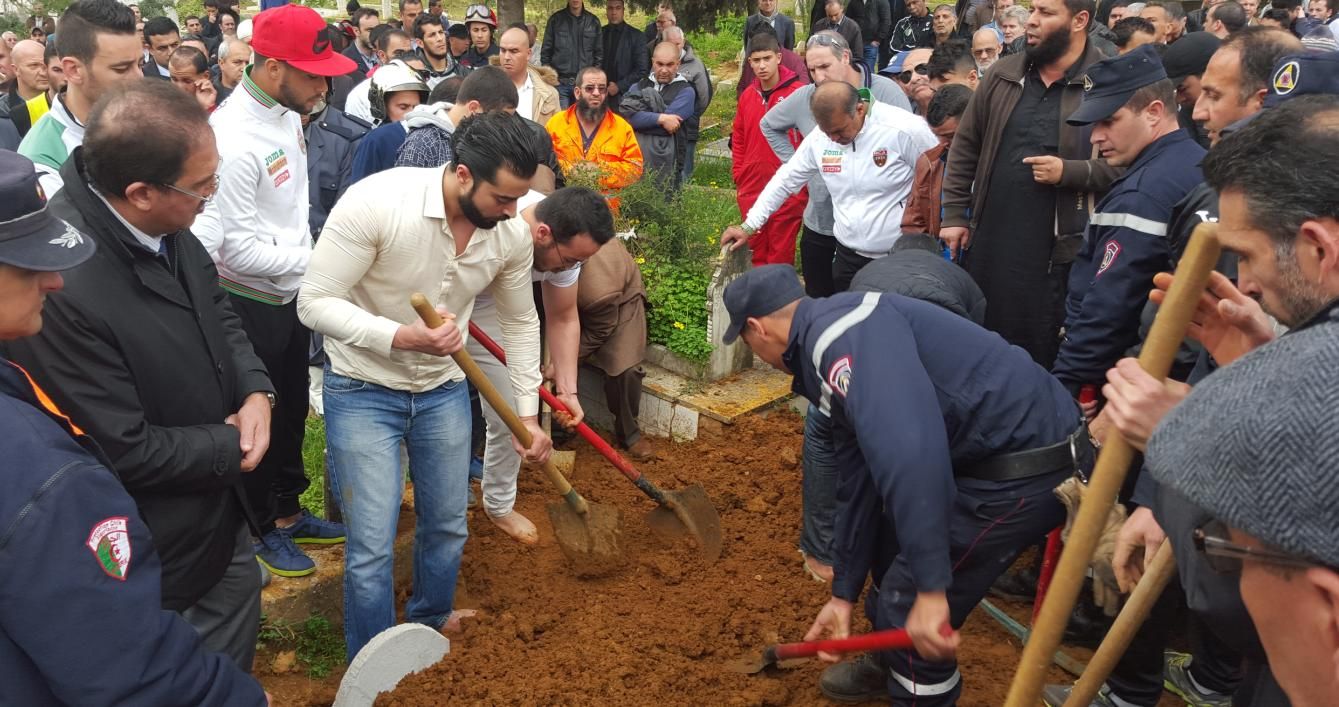 جانب من مراسم الدفن