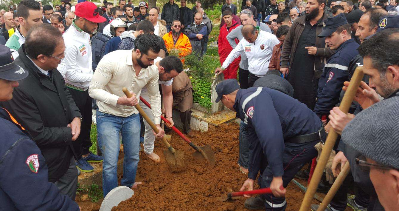 جانب من مراسم الدفن